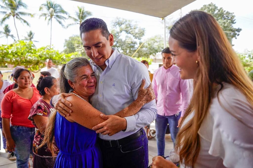 Hector Santana lleva apoyos alimentarios a Santa Rosa Tapachula y refuerza su compromiso con las familias 02