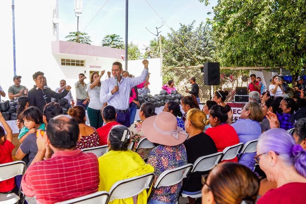 Hector Santana lleva apoyos alimentarios a Santa Rosa Tapachula y refuerza su compromiso con las familias 05