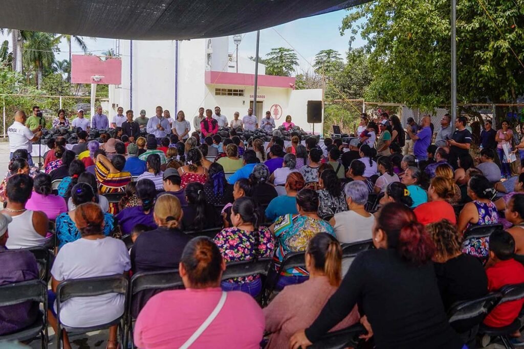 Hector Santana lleva apoyos alimentarios a Santa Rosa Tapachula y refuerza su compromiso con las familias 08