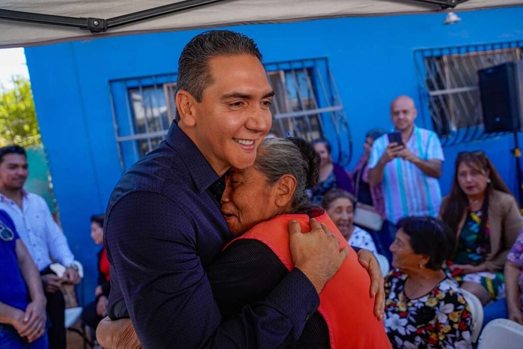 Hector Santana reafirma su compromiso con Jarretaderas y entrega apoyo alimentario a las familias 03