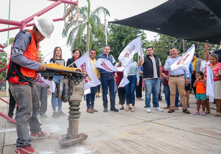 Héctor Santana rompe récord en obra pública