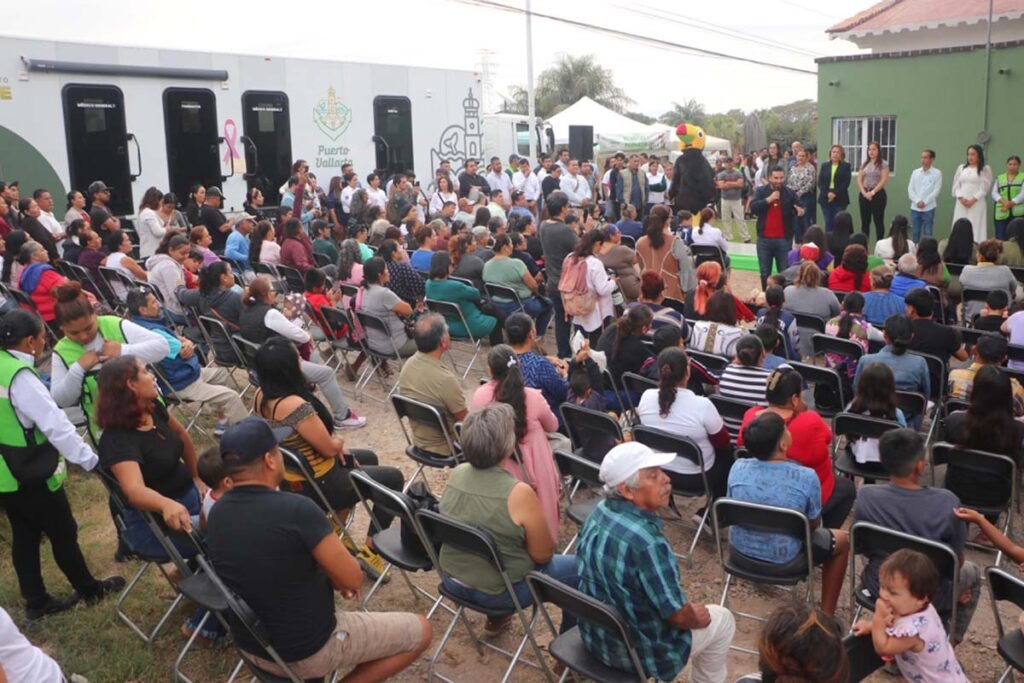 Inaugura Luis Munguia Casa Tucan Los Poetas 06