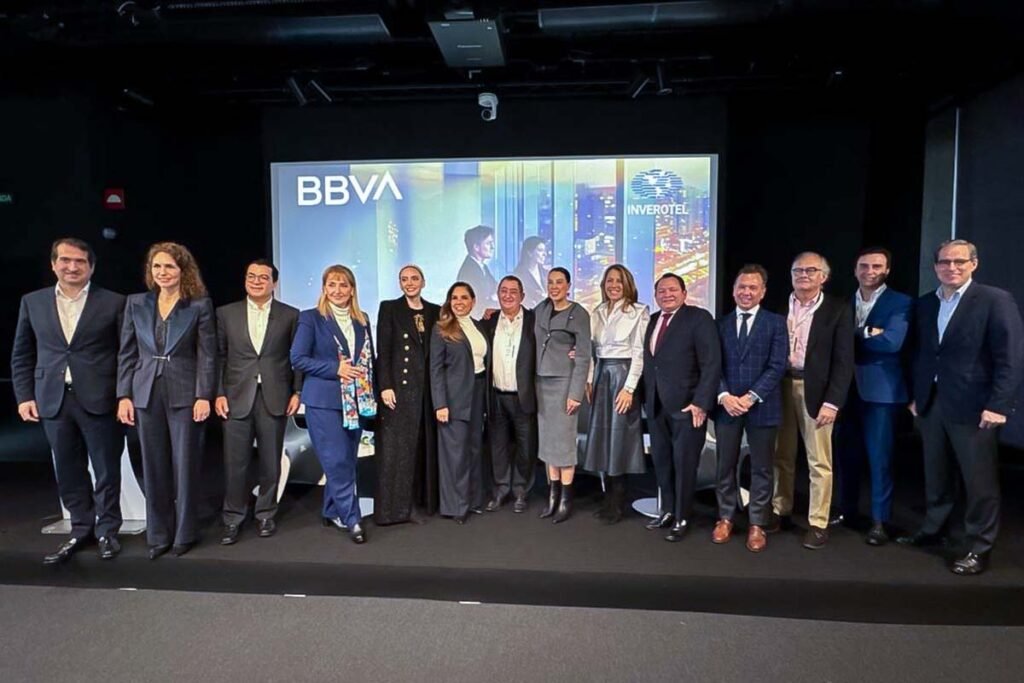 El gobernador de Jalisco, Pablo Lemus, participó en el foro “Conectando Oportunidades en el Sector Turístico” organizado por BBVA.