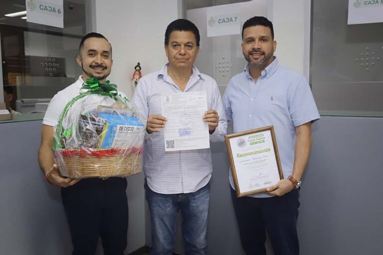 Nuevamente Wenceslao Palomar es el primero en pagar el predial