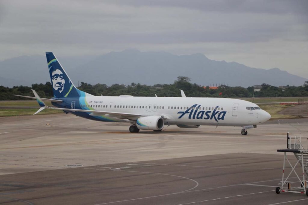 Recibe Munguia el vuelo inaugural Nueva York Puerto Vallarta 02