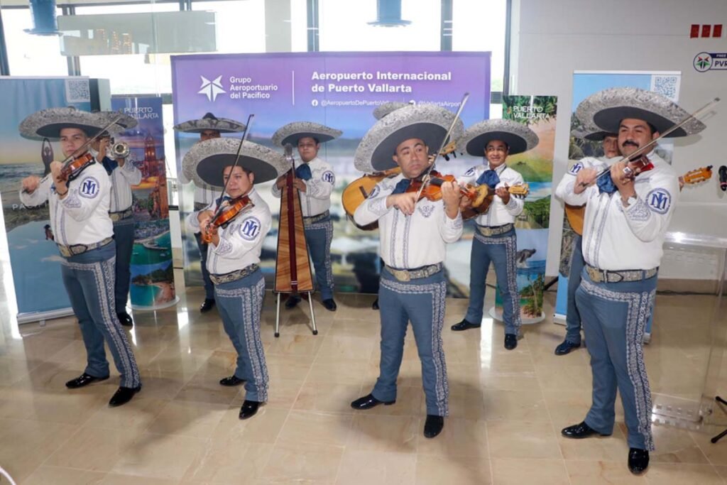 Recibe Munguia el vuelo inaugural Nueva York Puerto Vallarta 04