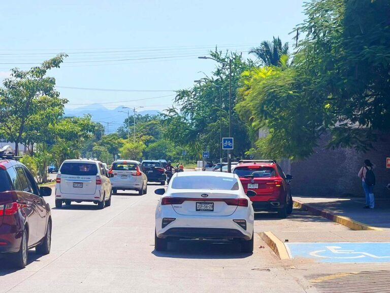 MOVCI lanza acciones para recuperar ciclovías y banquetas en Puerto Vallarta