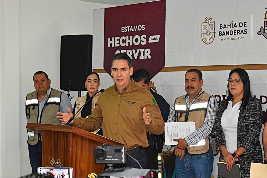 Héctor Santana, presidente municipal de Bahía de Banderas, en el acto de rendición de cuentas.