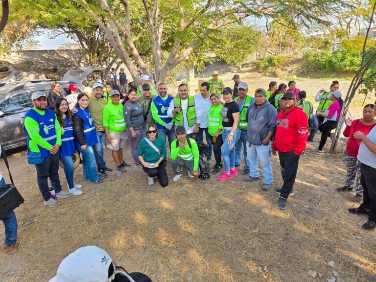 Cientos de voluntarios se unieron en la limpieza del Río Pitillal