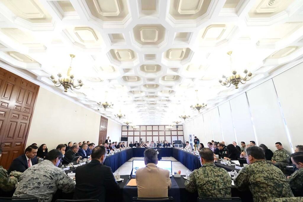 El Gobernador del Estado Pablo Lemus preside sesion de la Comision Ejecutiva del Consejo Estatal de Seguridad con autoridades municipales del AMG 03