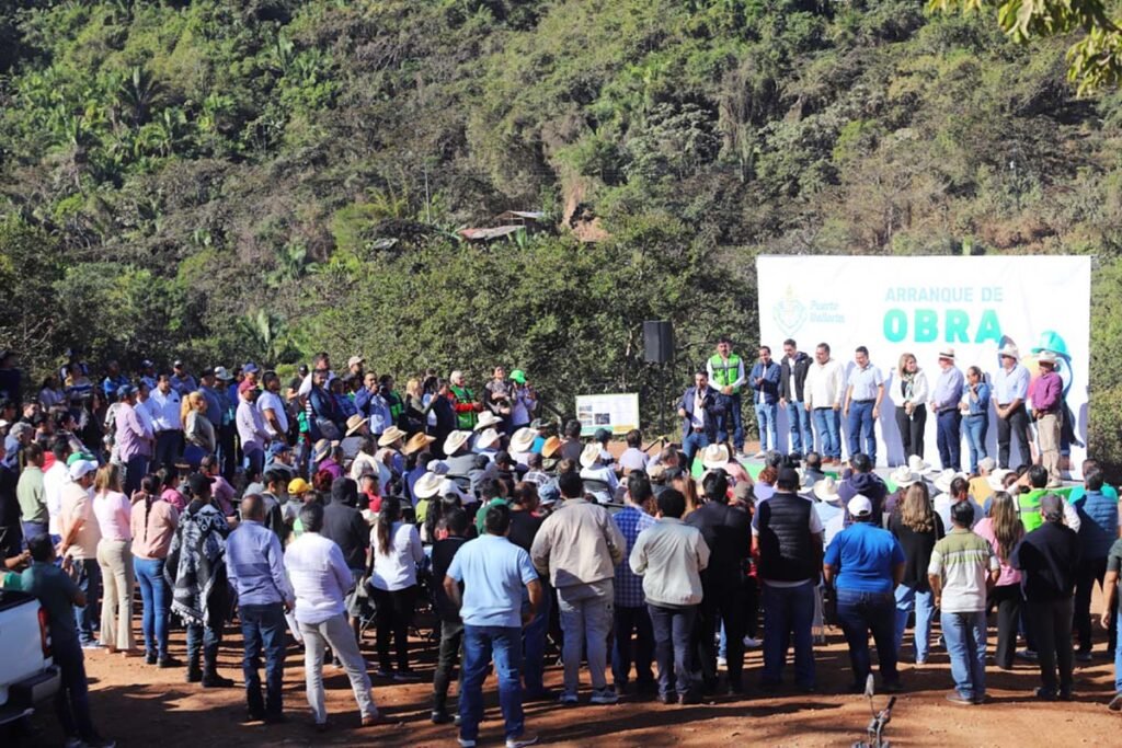 El Jorullo esta de fiesta gracias a las obras de Munguia Ejidatarios 02