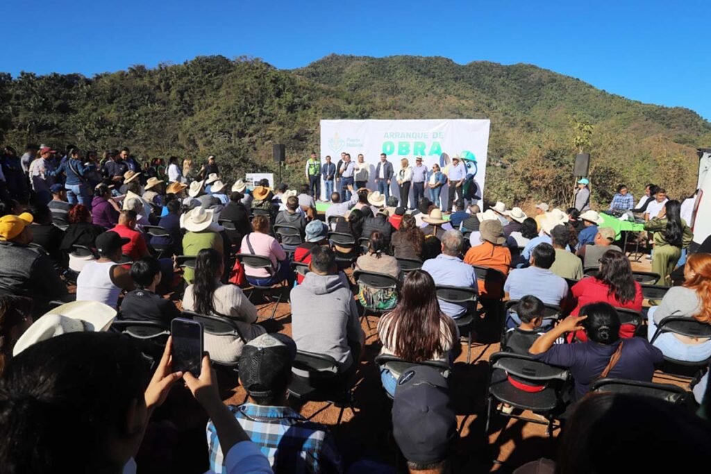 El Jorullo esta de fiesta gracias a las obras de Munguia Ejidatarios 03