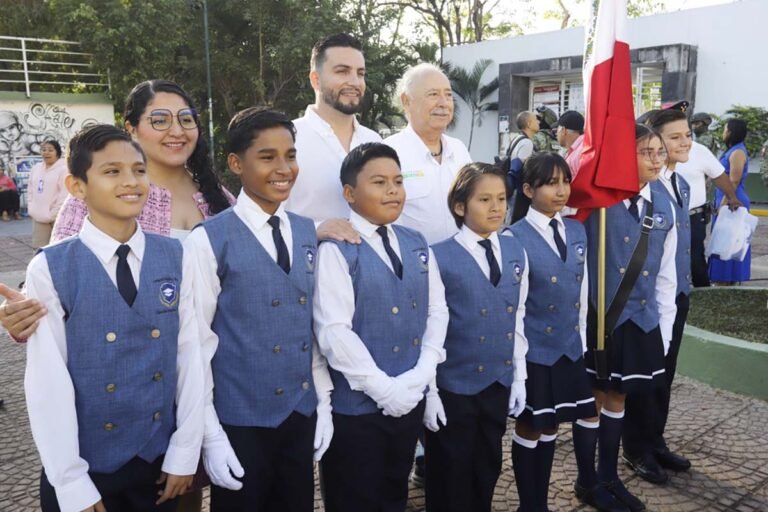 Puerto Vallarta conmemora el Día de la Bandera con emotiva ceremonia cívica