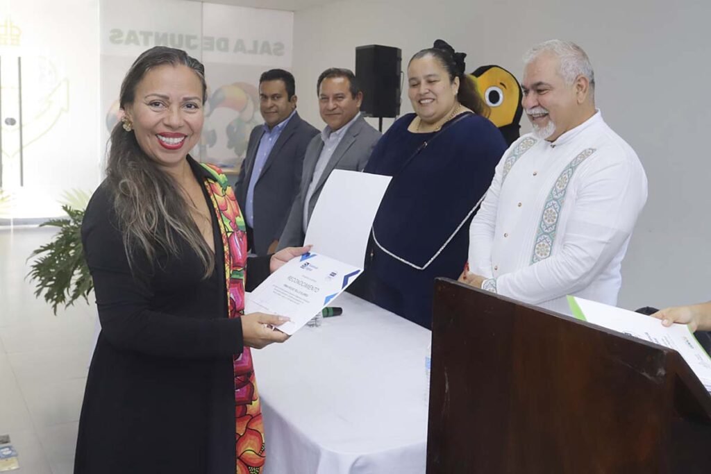 Gobierno de Luis Munguia apoya la formacion de docentes de Vallarta 02