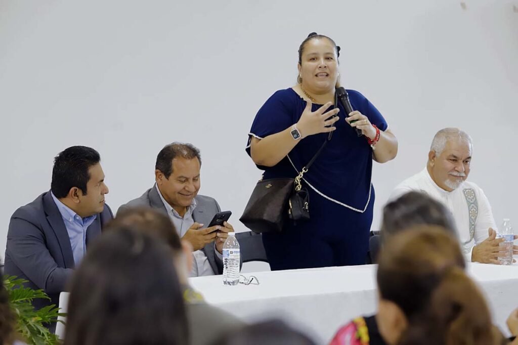 Gobierno de Luis Munguia apoya la formacion de docentes de Vallarta 08