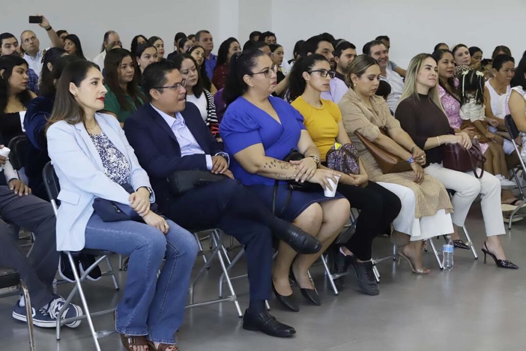 Gobierno de Luis Munguia apoya la formacion de docentes de Vallarta 10