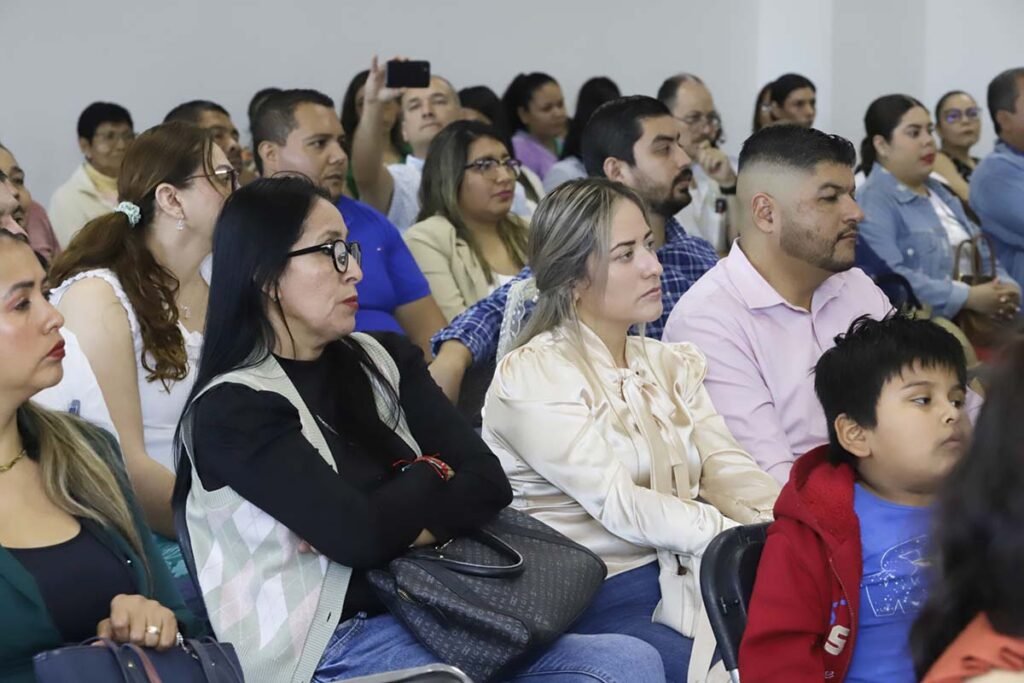 Gobierno de Luis Munguia apoya la formacion de docentes de Vallarta 11