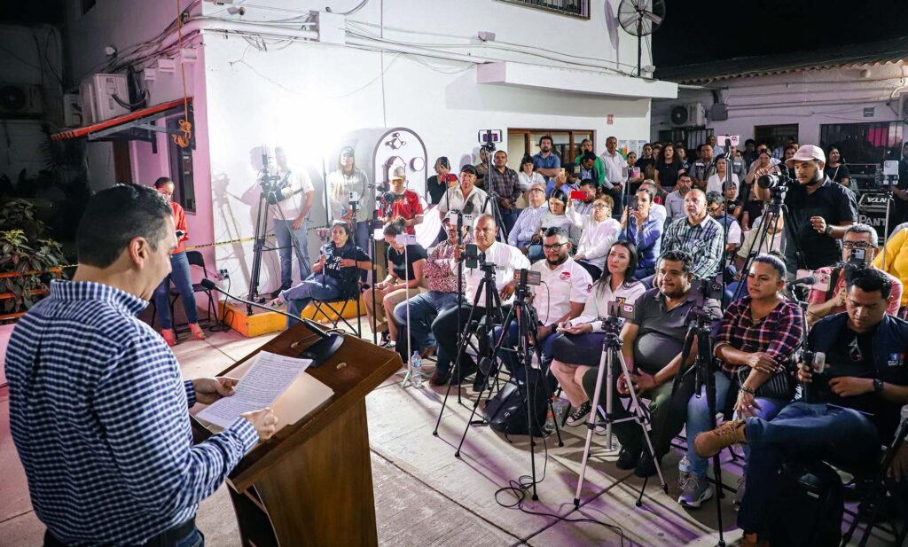 Héctor Santana presenta avances clave en Bahía de Banderas 1 Hector Santana 04