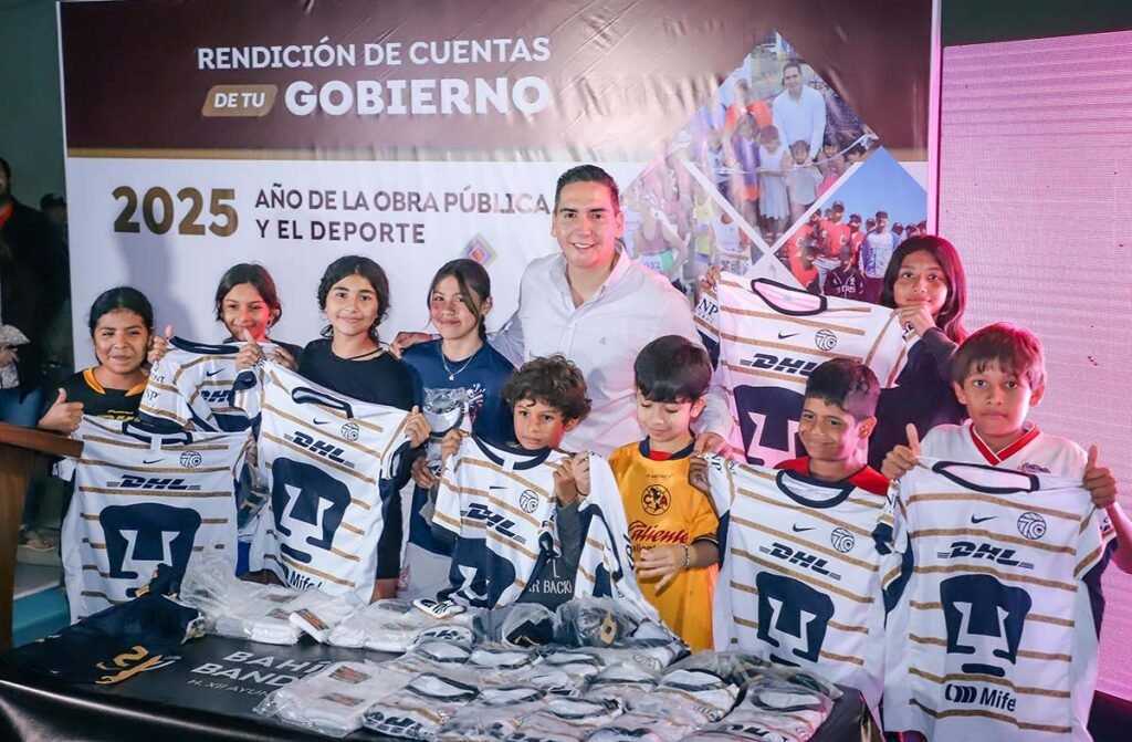 Hector Santana cumple mas deporte obras y apoyo a la gente en Bahia de Banderas 03