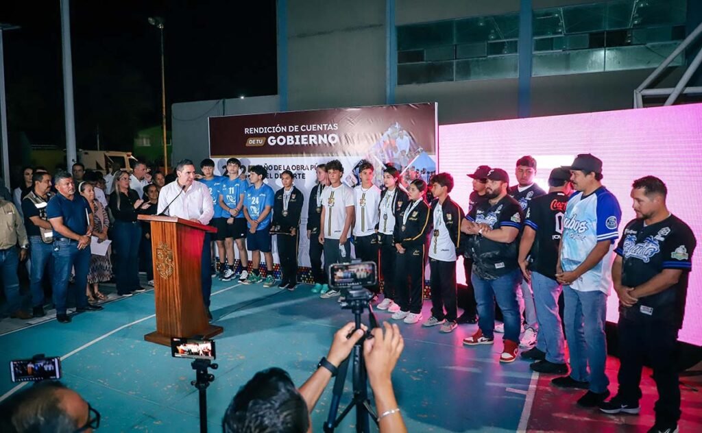 Hector Santana cumple mas deporte obras y apoyo a la gente en Bahia de Banderas 06