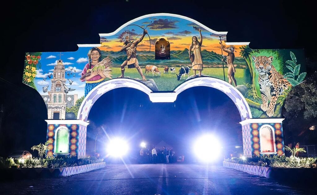 Hector Santana devela mural historico en el Arco de Ingreso a Valle de Banderas 03