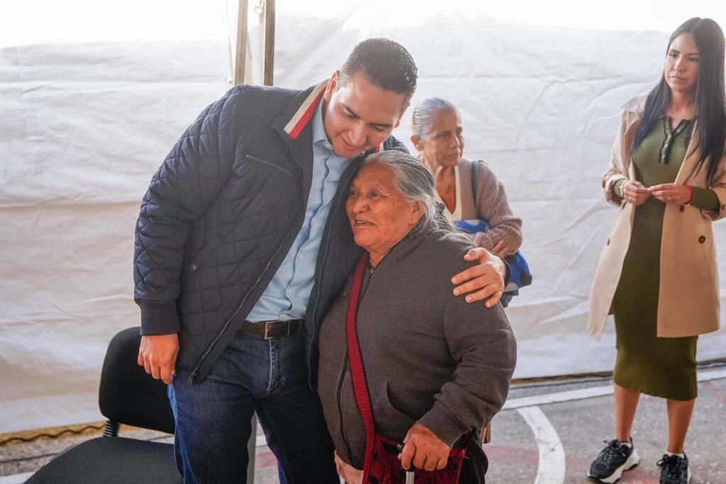 Hector Santana escucha y resuelve Audiencia Ciudadana en Infonavit San Jose del Valle 08