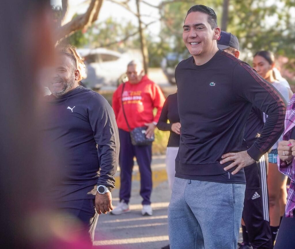 Hector Santana y familias de Bahia de Banderas participan en la Carrera Recreativa Hazlo por tu Salud 01