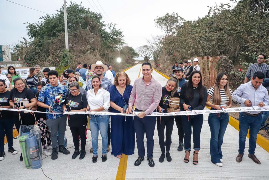 Inaugura Hector Santana conexion entre Altavela y Tondoroque 11