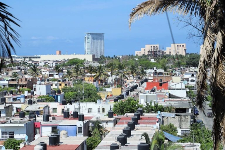 Recomiendan almacenar agua en Puerto Vallarta ante el periodo de estiaje