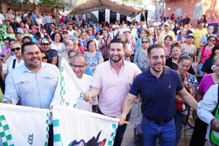 Puerto Vallarta se renueva con la pavimentación de sus calles