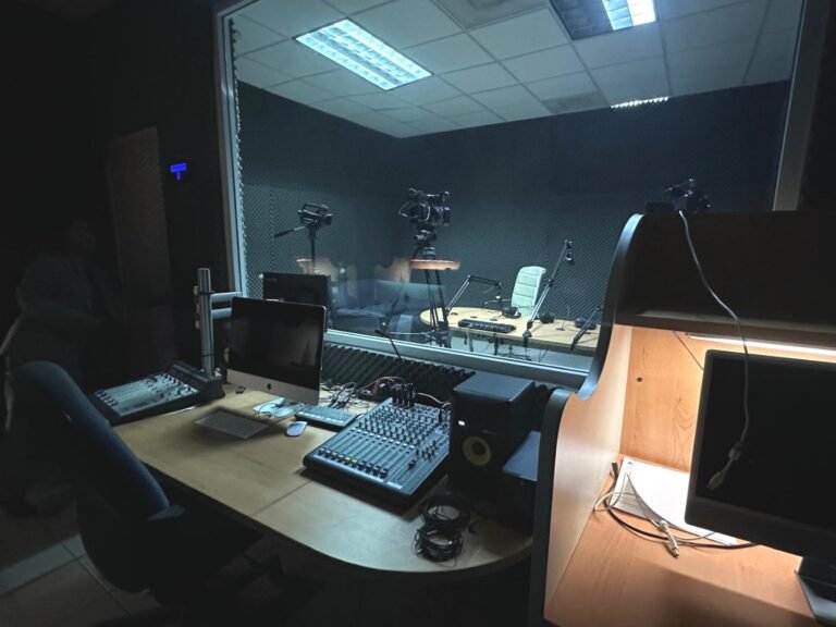UTBB revoluciona la comunicación universitaria con su innovador laboratorio de radio y TV