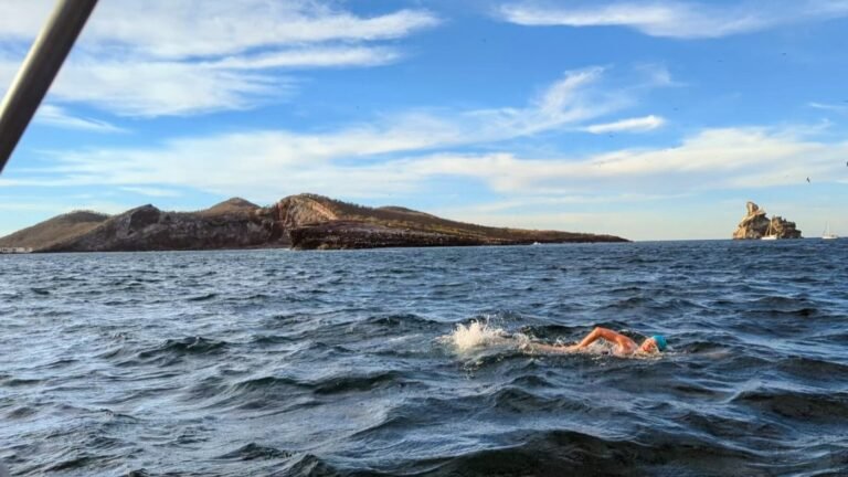 Stephanie Montero completa entrenamiento de 25 km en aguas abiertas de Nayarit