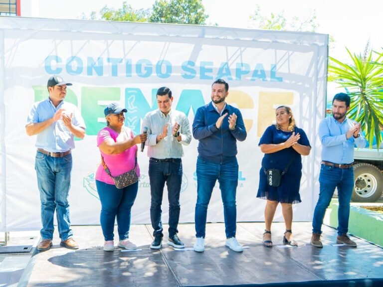 Agradecen vecinos de El Colorado a Luis Munguía por nueva pipa