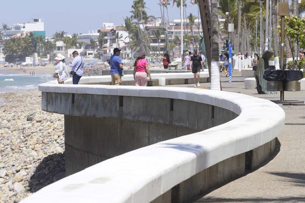 En marcha el embellecimiento del malecon de Puerto Vallarta 01