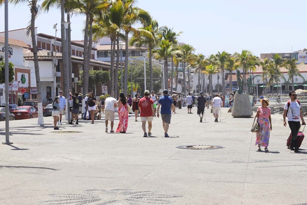 En marcha el embellecimiento del malecon de Puerto Vallarta 03