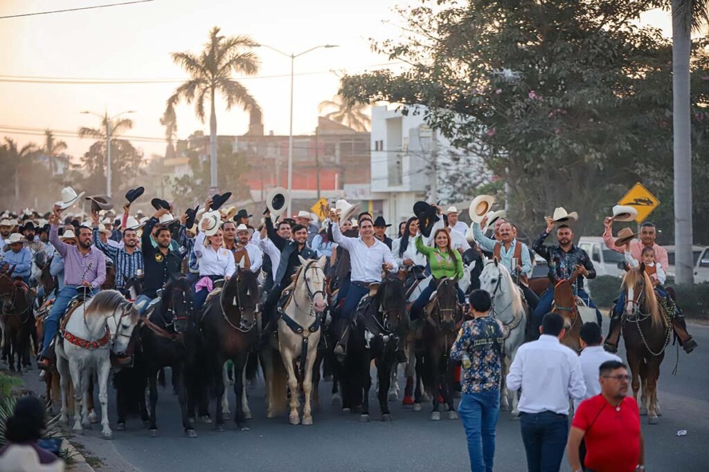 Hector Santana encabeza una cabalgata historica rumbo a la Expo Ganadera Bahia de Banderas 202511