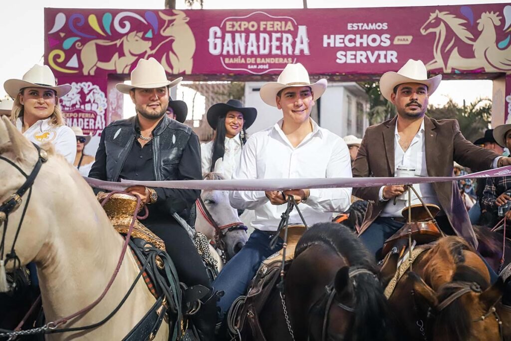 Hector Santana encabeza una cabalgata historica rumbo a la Expo Ganadera Bahia de Banderas 20257