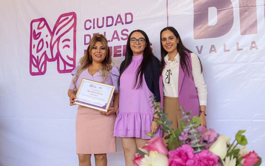 'Sí se puede mujeres': Mayra Ramírez en charla de DIF Vallarta 4 Mayra Ramirez en charla de DIF Vallarta 05