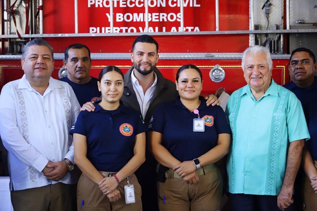 Recibe Bomberos de Vallarta donativo de literas y colchones 1 Recibe Bomberos de Vallarta donativo de literas y colchones 01