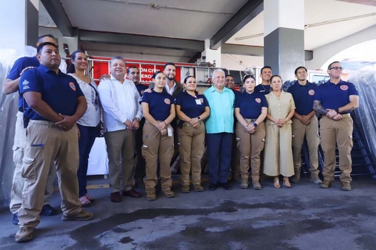 Recibe Bomberos de Vallarta donativo de literas y colchones