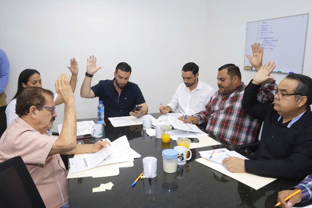 Vallarta se prepara para la temporada de lluvias con desazolve de canales y ríos 1 Vallarta se prepara para la temporada de lluvias con desazolve de canales y rios 02