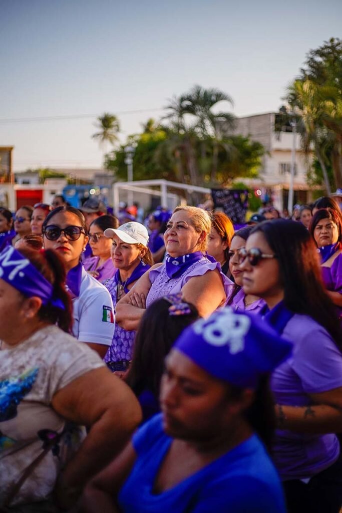 Bahía de Banderas se tiñe de morado en la marcha conmemorativa del 8M 20 marcha conmemorativa del 8M 02