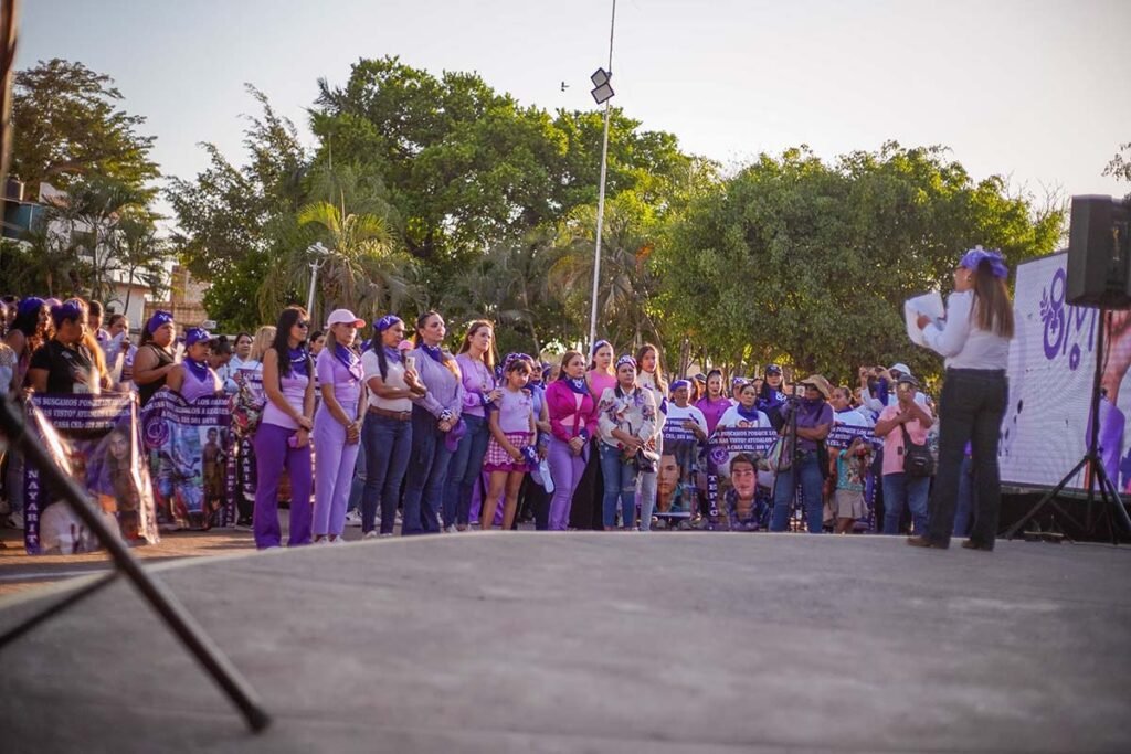 Bahía de Banderas se tiñe de morado en la marcha conmemorativa del 8M 19 marcha conmemorativa del 8M 03