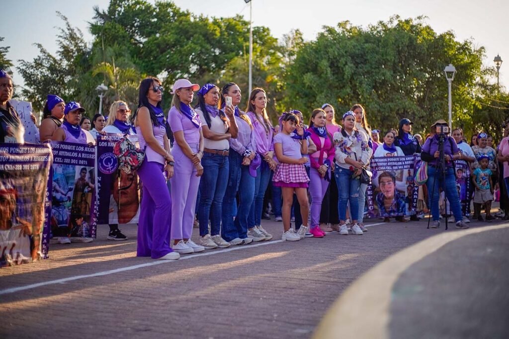 Bahía de Banderas se tiñe de morado en la marcha conmemorativa del 8M 18 marcha conmemorativa del 8M 04
