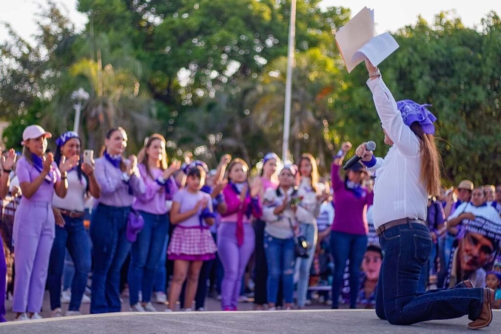 Bahía de Banderas se tiñe de morado en la marcha conmemorativa del 8M 17 marcha conmemorativa del 8M 05