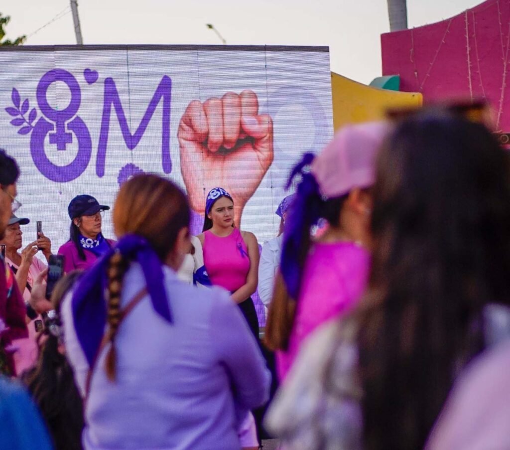 Bahía de Banderas se tiñe de morado en la marcha conmemorativa del 8M 14 marcha conmemorativa del 8M 08