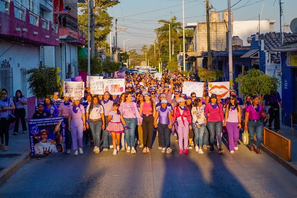 Bahía de Banderas se tiñe de morado en la marcha conmemorativa del 8M 12 marcha conmemorativa del 8M 10