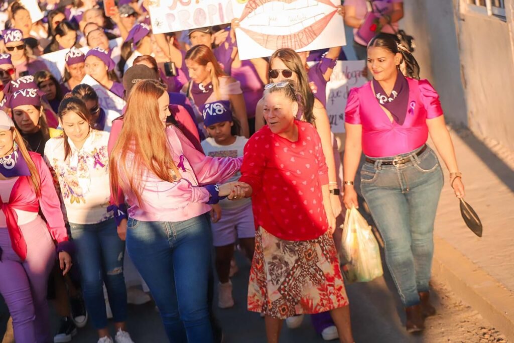 Bahía de Banderas se tiñe de morado en la marcha conmemorativa del 8M 9 marcha conmemorativa del 8M 12