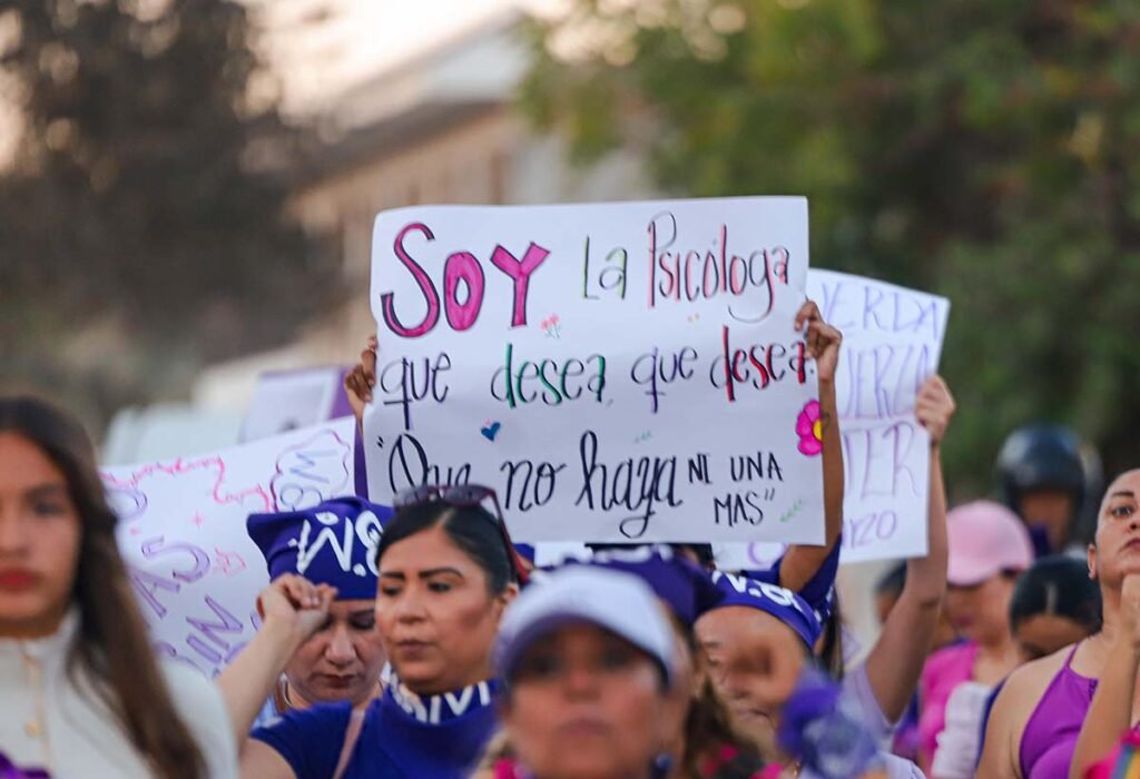 Bahía de Banderas se tiñe de morado en la marcha conmemorativa del 8M 7 marcha conmemorativa del 8M 14