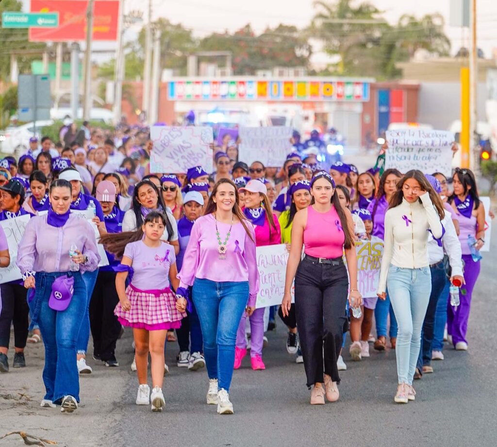 Bahía de Banderas se tiñe de morado en la marcha conmemorativa del 8M 5 marcha conmemorativa del 8M 17